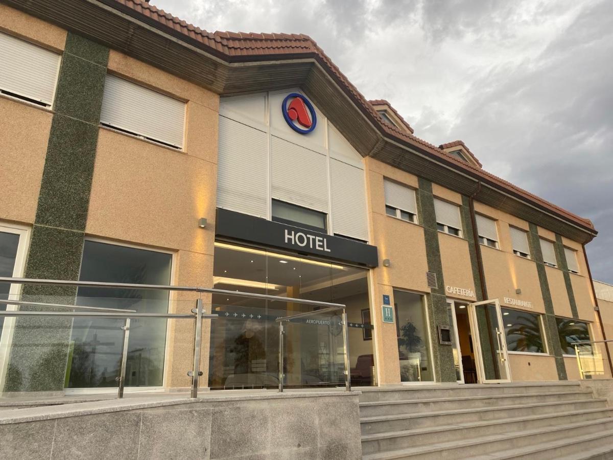 Hotel Arias Aeropuerto Santiago Del Monte Exterior foto
